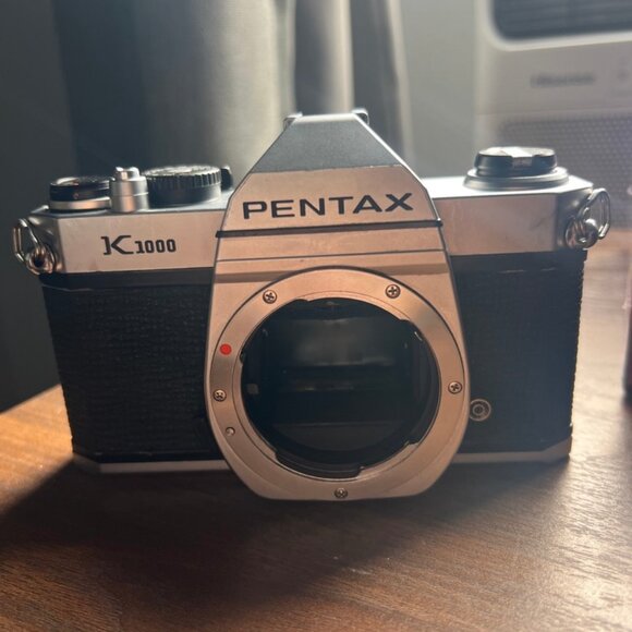 Pentax K1000 Body (No Lens) - Picture 1 of 2